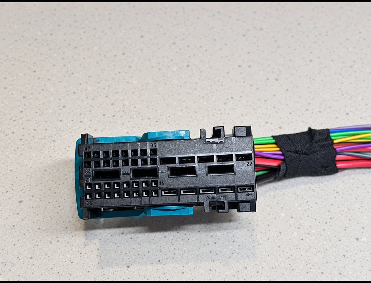 BMW connector 9387120-02 / 2289541-12289541-1/ 6113 9387120 Plug Connector 