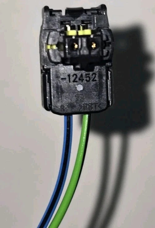 toyota lexus 2 PIN plug black 12452