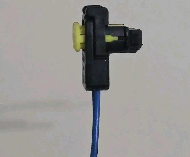 toyota lexus 2 PIN plug black 12452